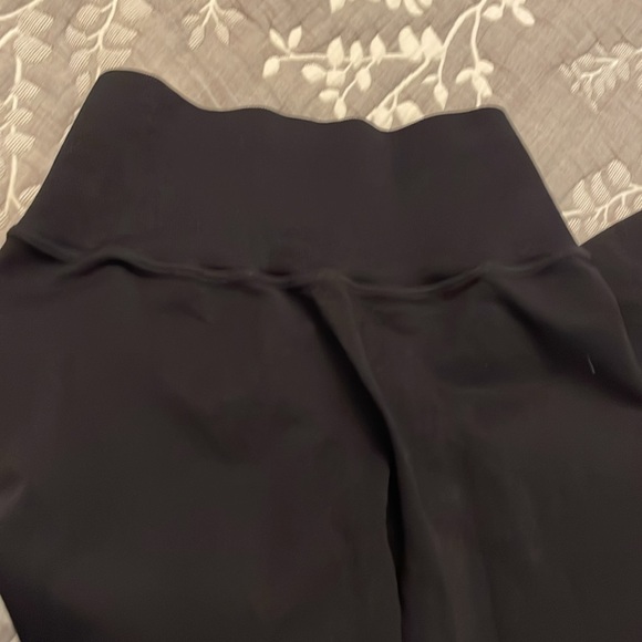 EUC Black Bombshell Figure Scrunch Leggings Size XS Made in USA - Picture 10 of 11